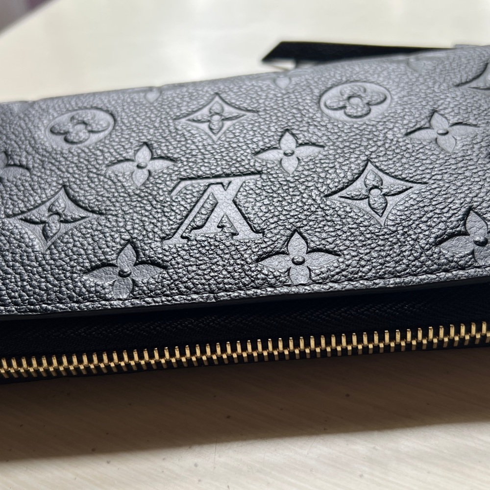 Louis Vuitton Zippy Wallet M61864 - Picture 12 of 15